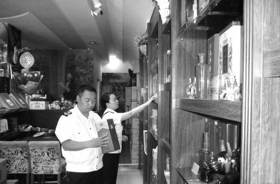 �h�����l(xi��ng)�hʳˎ�O(ji��n)�־Ƶ���ϯ�ϲ�@һ���ٰ׾�